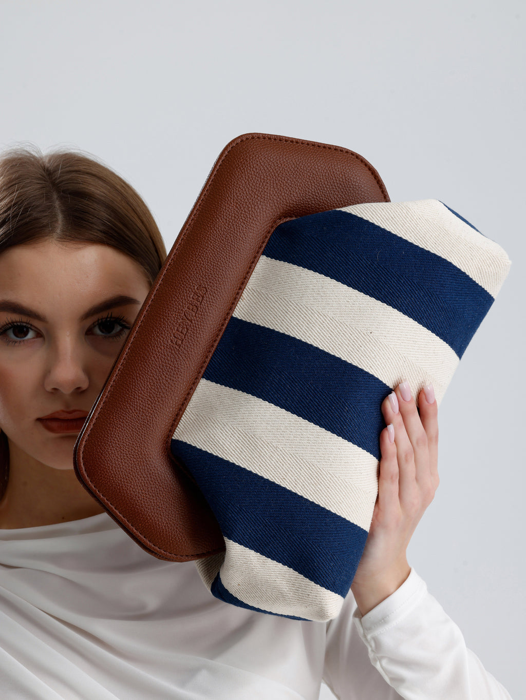 Heybes Kadın Çizgi Desenli Kanvas Clutch El Çantası