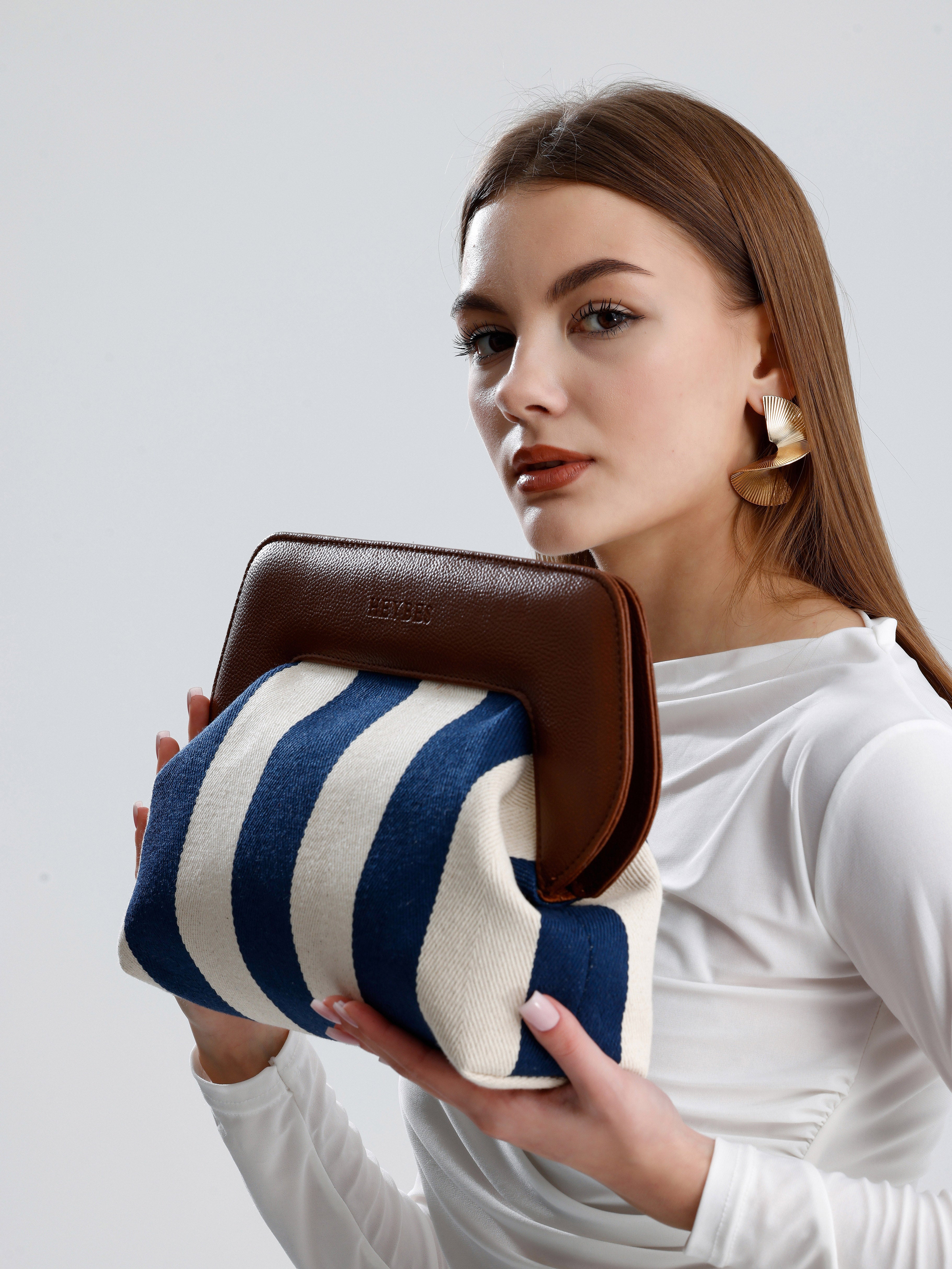 Heybes Kadın Çizgi Desenli Kanvas Clutch El Çantası