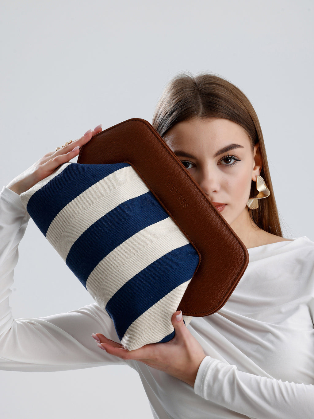 Heybes Kadın Çizgi Desenli Kanvas Clutch El Çantası