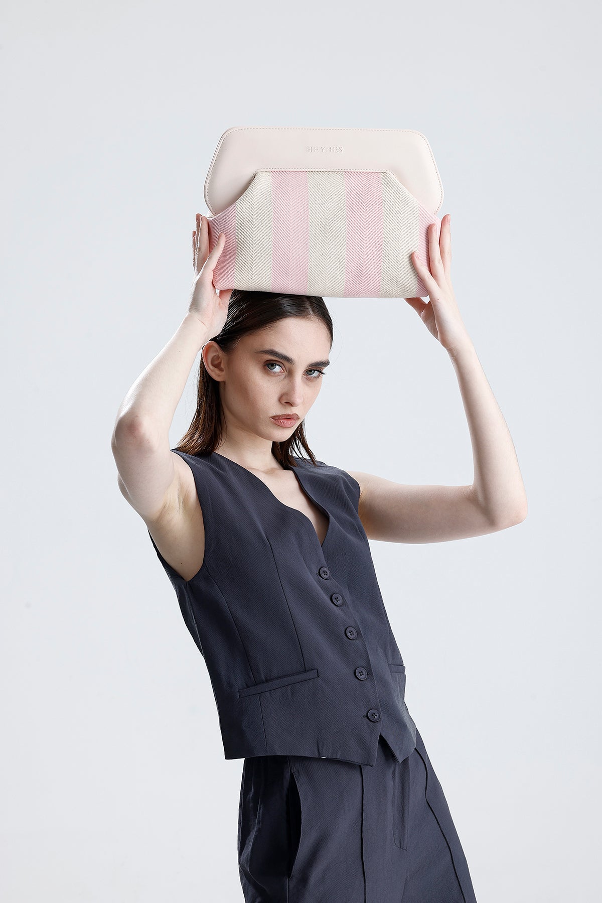 Heybes Kadın Çizgi Desenli Kanvas Clutch El Çantası