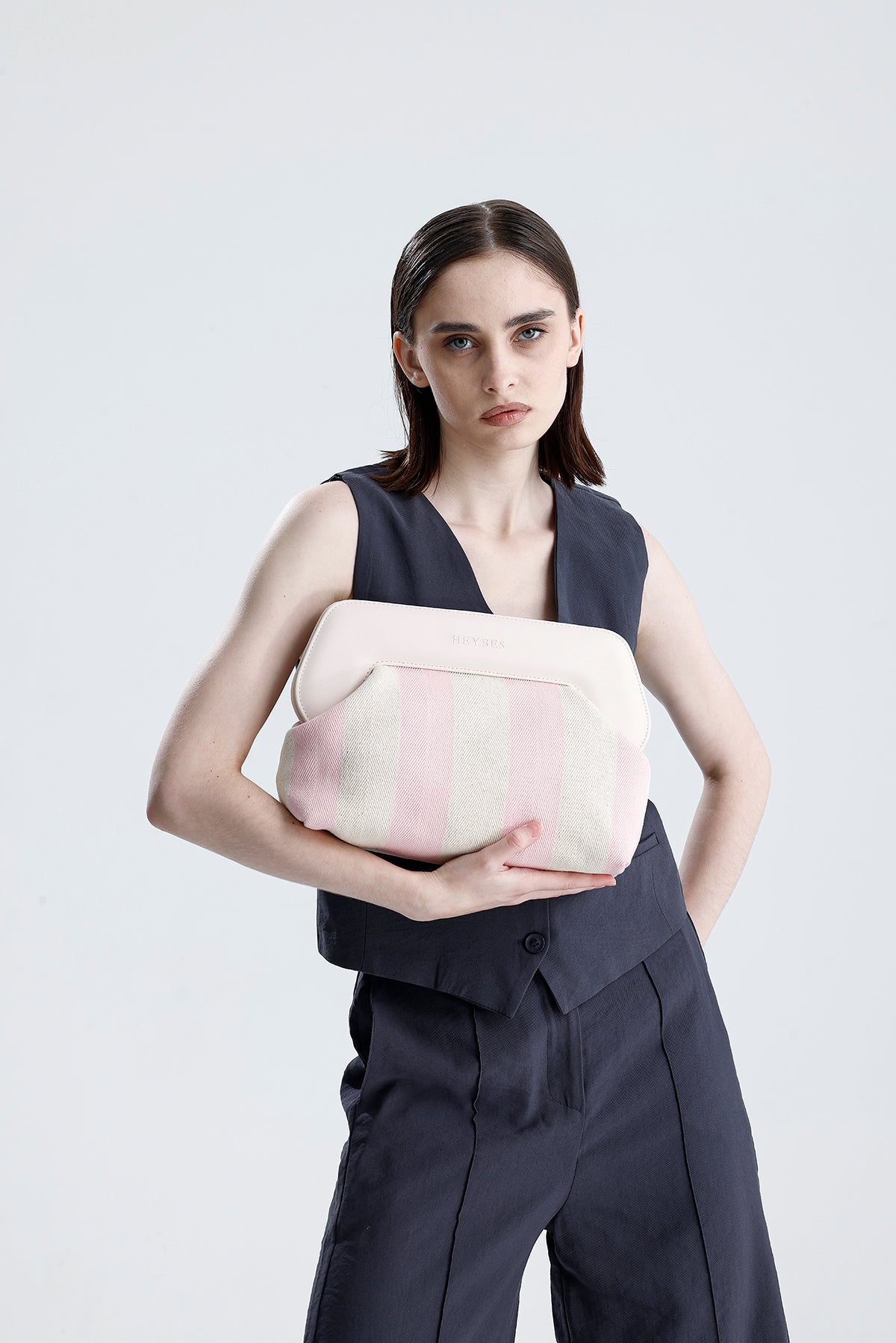 Heybes Kadın Çizgi Desenli Kanvas Clutch El Çantası