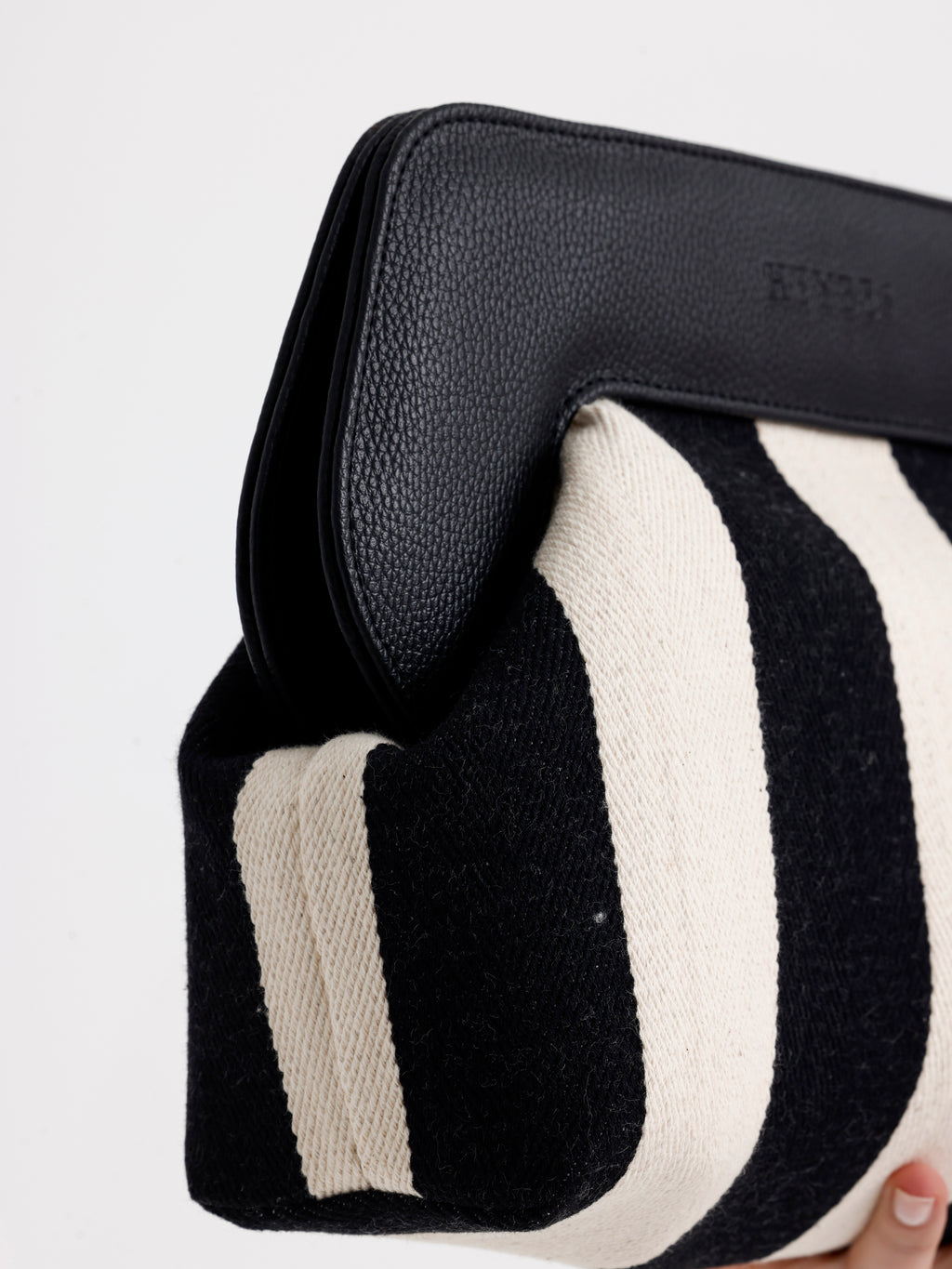 Heybes Kadın Çizgi Desenli Kanvas Clutch El Çantası