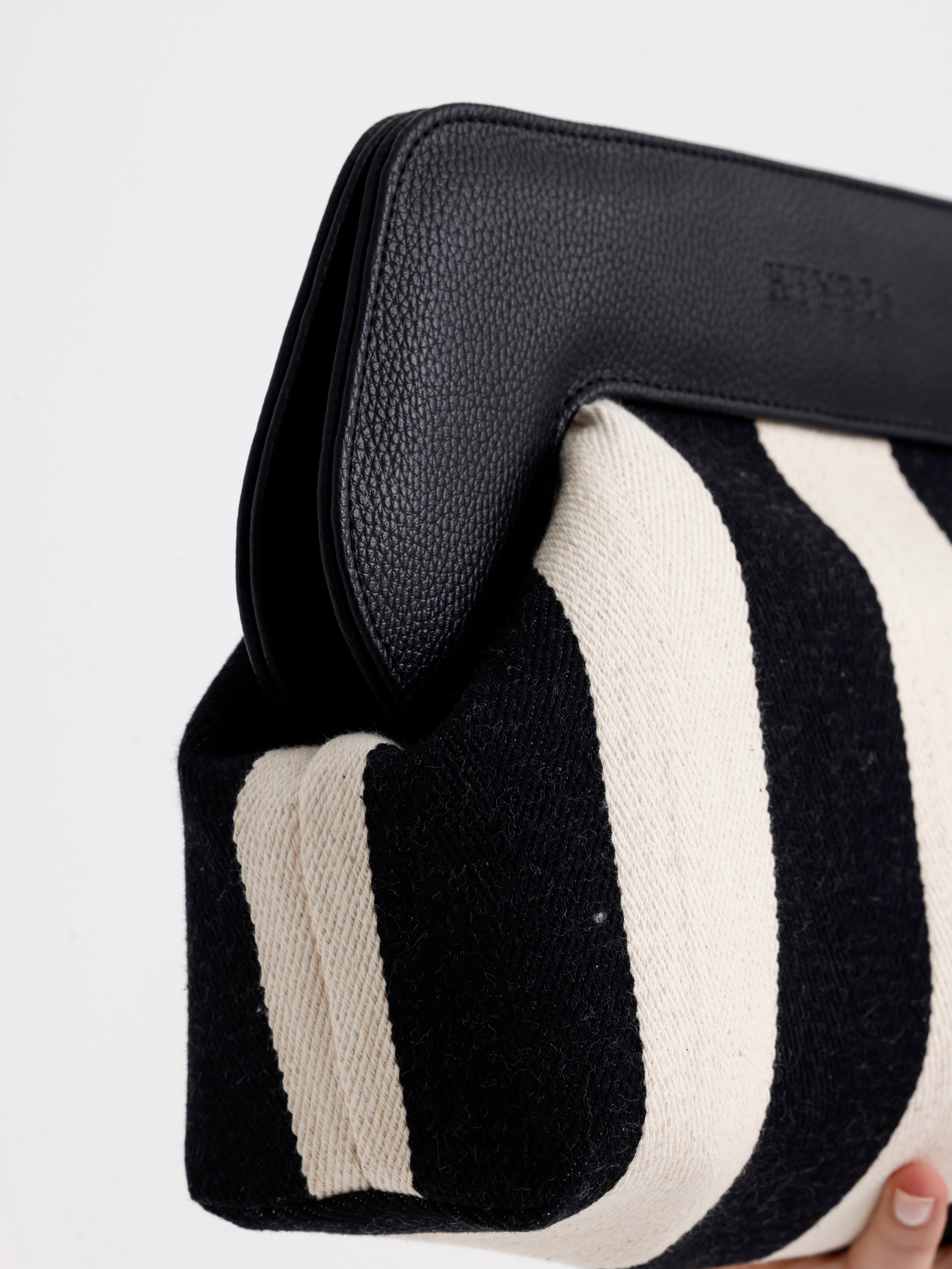 Heybes Kadın Çizgi Desenli Kanvas Clutch El Çantası