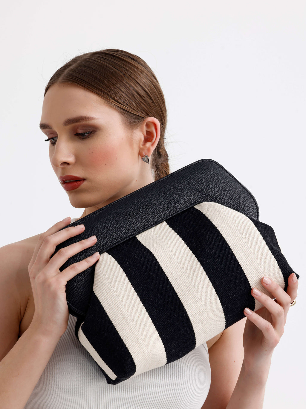 Heybes Kadın Çizgi Desenli Kanvas Clutch El Çantası