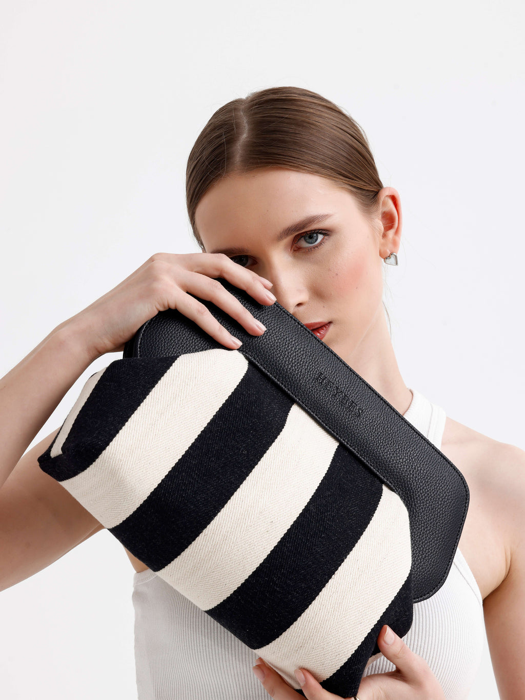 Heybes Kadın Çizgi Desenli Kanvas Clutch El Çantası
