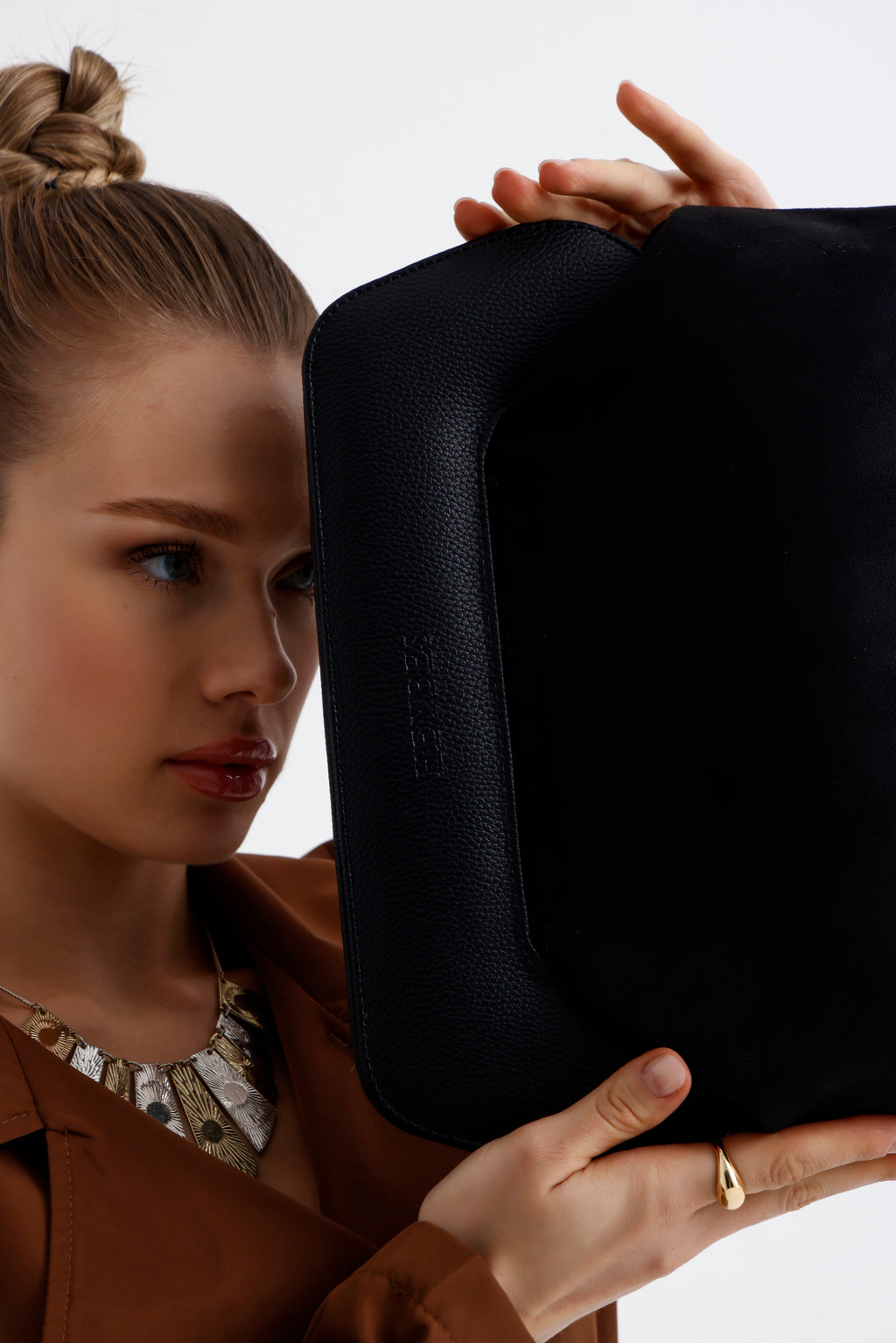 Heybes Kadın Deri Detaylı Süet Clutch El Çantası