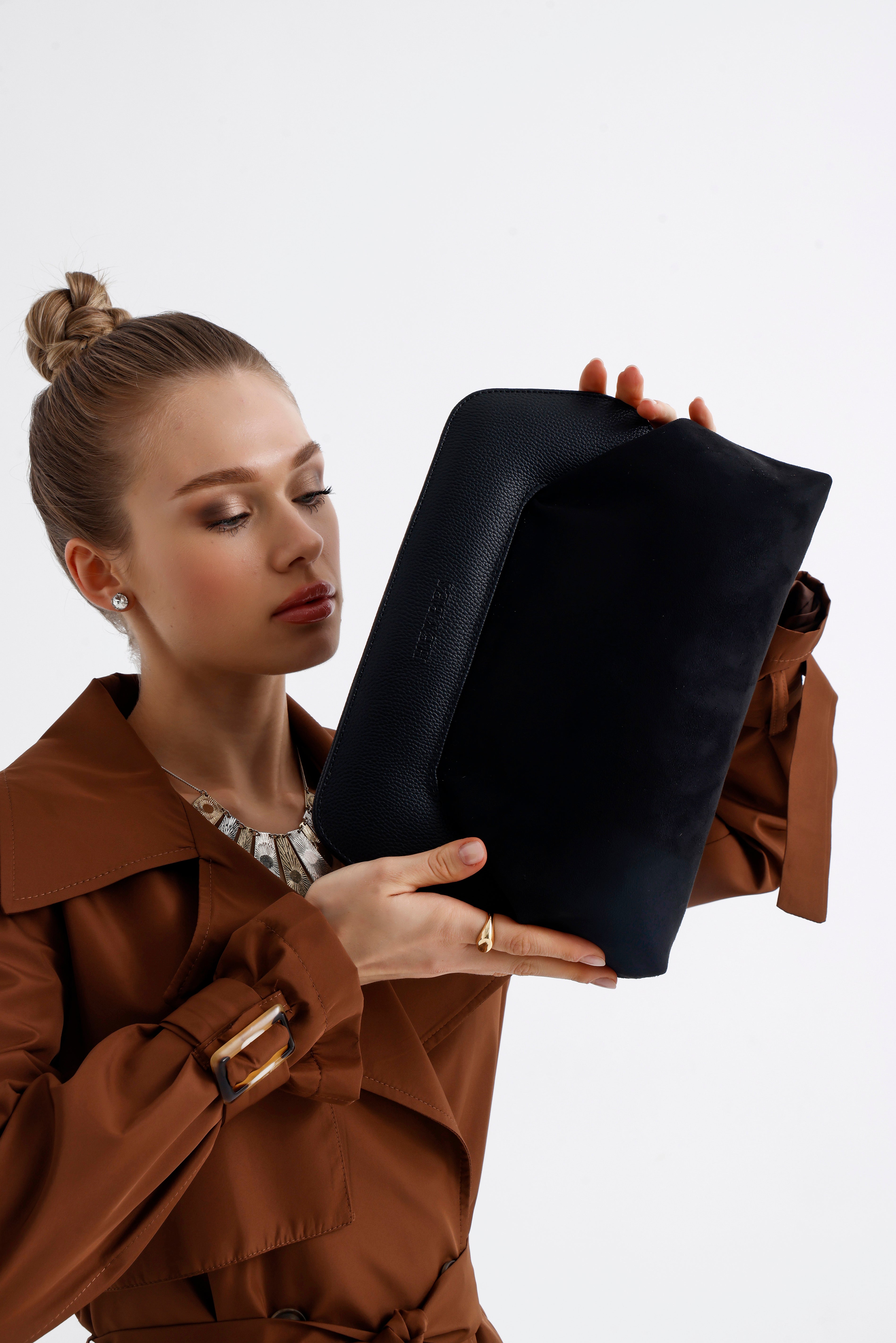 Heybes Kadın Deri Detaylı Süet Clutch El Çantası